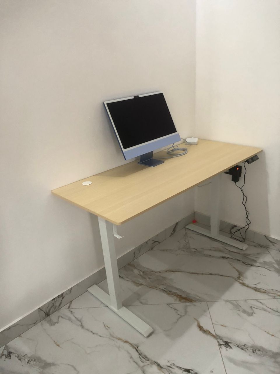 140cm Electric Height Adjustable Desk