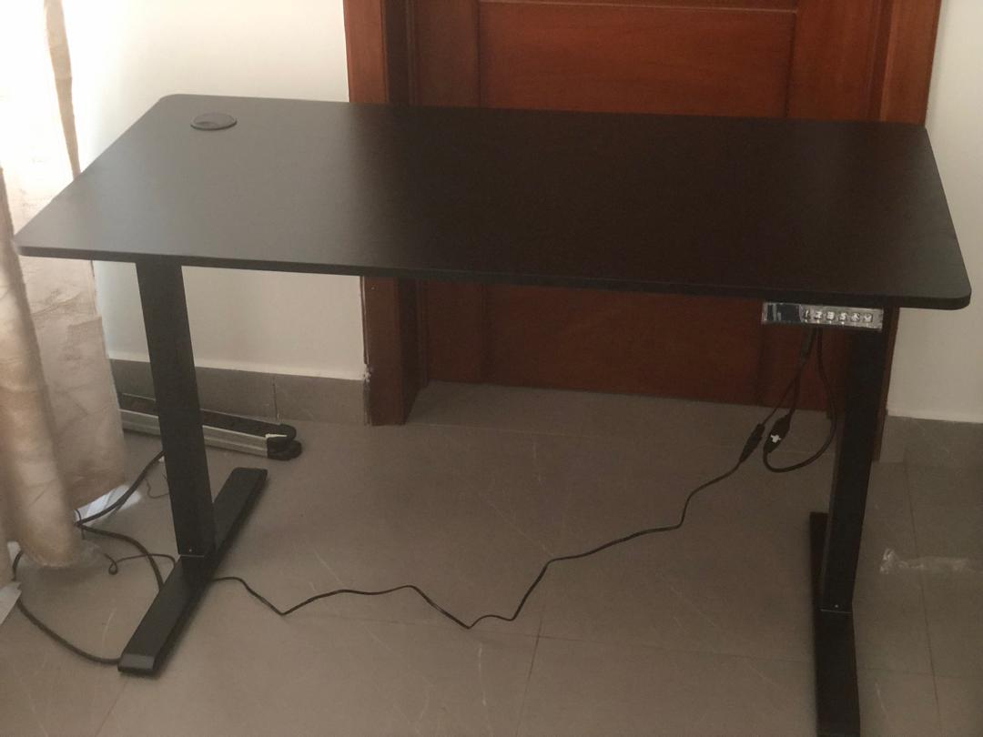 140cm Electric Height Adjustable Desk
